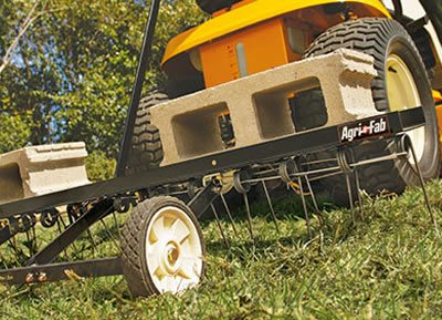 Déchaumage de la pelouse